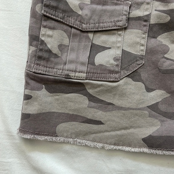 Democracy Ab technology Camo Mini Skirt size 2 - Picture 3 of 10